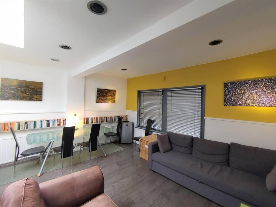 Stylish Apartment Near Carnaby Street, Sleeps 4. Лондон Екстер'єр фото