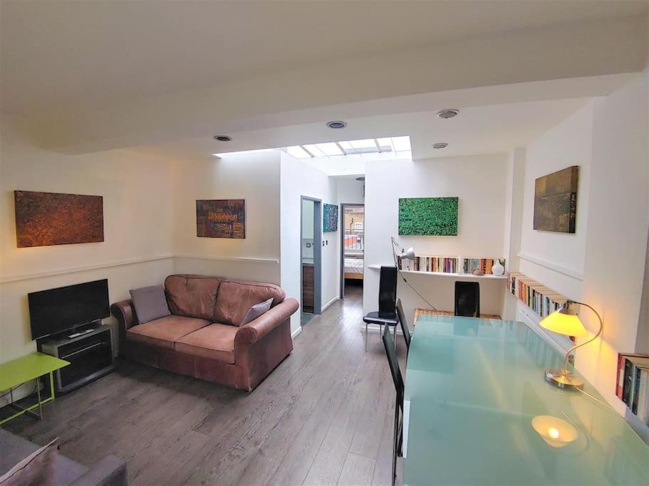 Stylish Apartment Near Carnaby Street, Sleeps 4. Лондон Екстер'єр фото